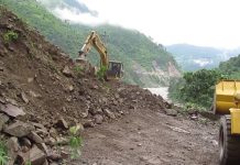 पहिरोका कारण अवरुद्ध पृथ्वी राजमार्ग पुनः सञ्चालनमा